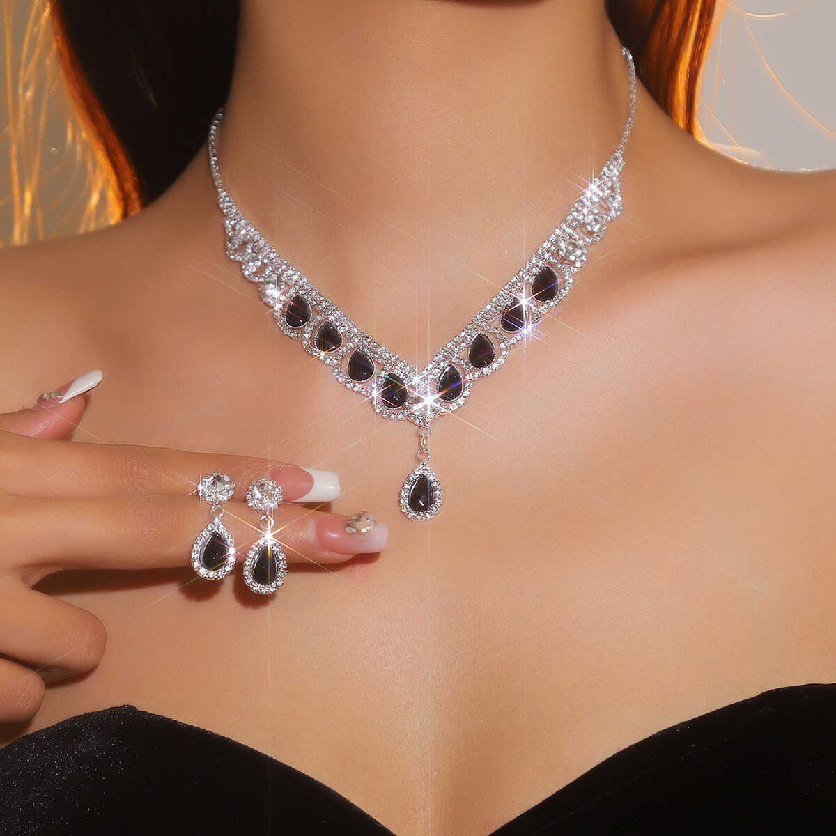 Al Ain Jewelry & Watches Exhibition 2025 - DINGKA Vintage Diamant-Wassertropfen-Anhänger Halskette und Ohrringe