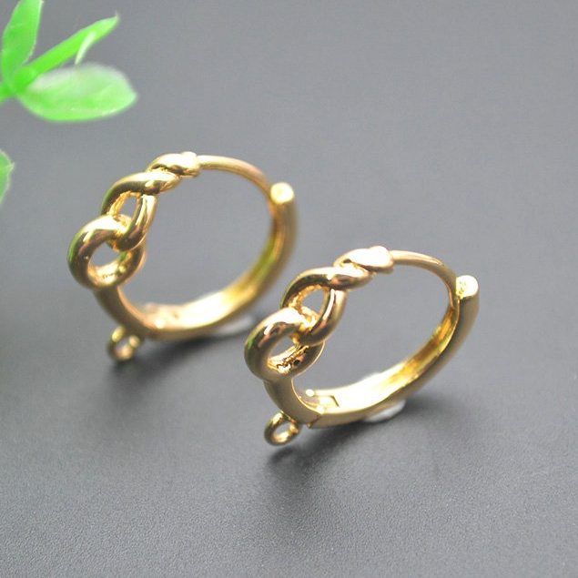 Hoop Earrings - 30 Stück gedrehte runde Kreis 18