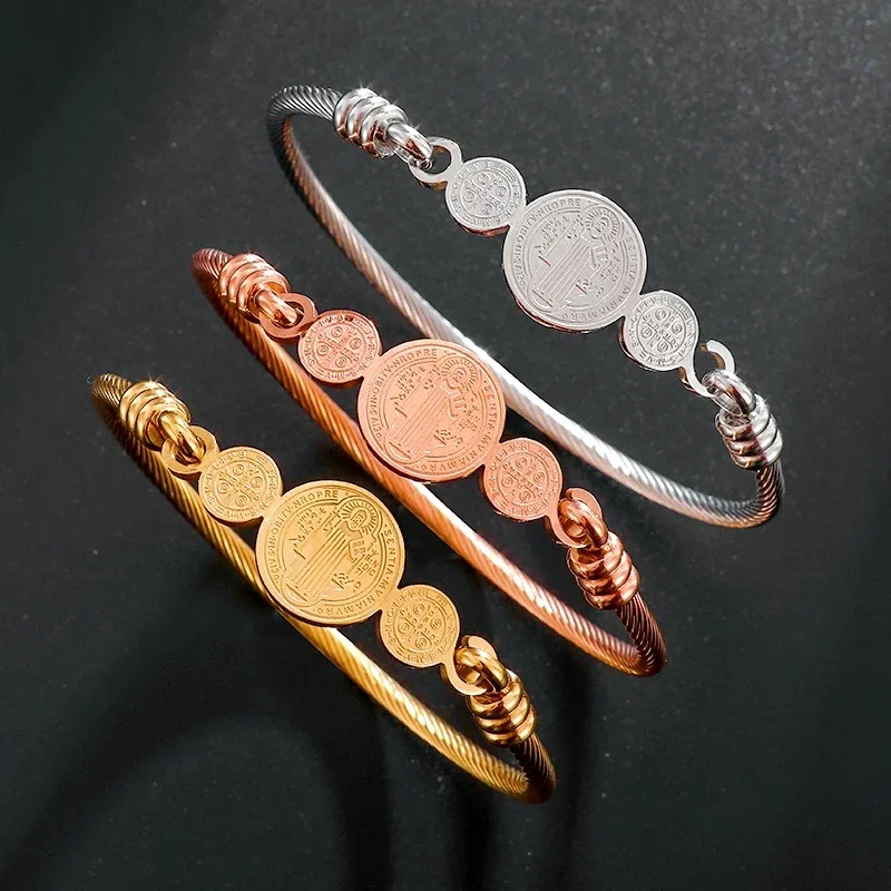 Al Ain Jewelry & Watches Exhibition 2025 - Edelstahl Saint Benito Kreuz Armband für