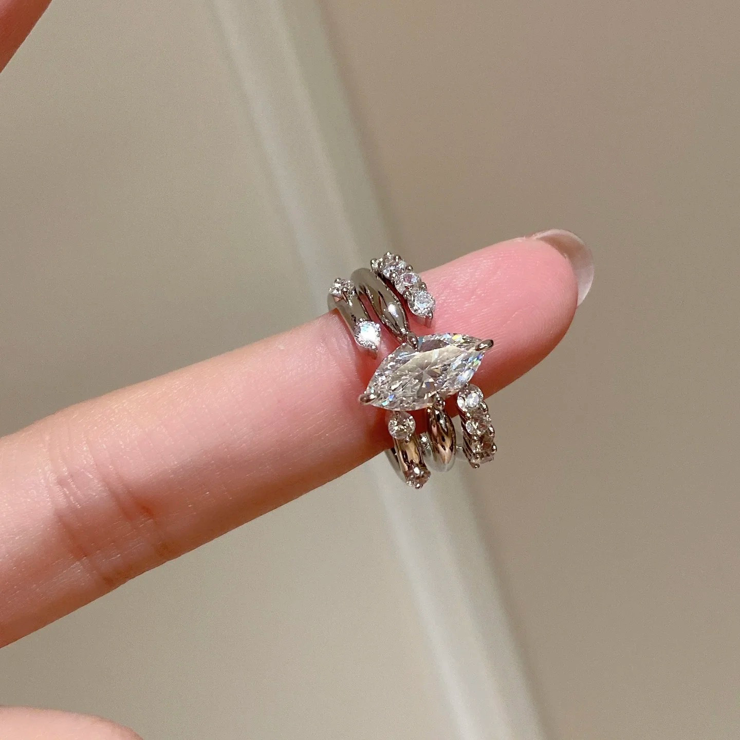 Minimalistischer Stil Drei-in- – Minimalist Ring Stackable Bewertung und Preis