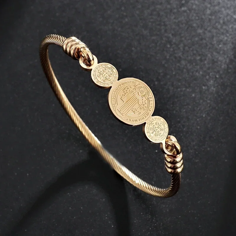 Edelstahl Saint Benito Kreuz A – Al Ain Jewelry & Watches Exhibition 2025 Bewertung und Preis