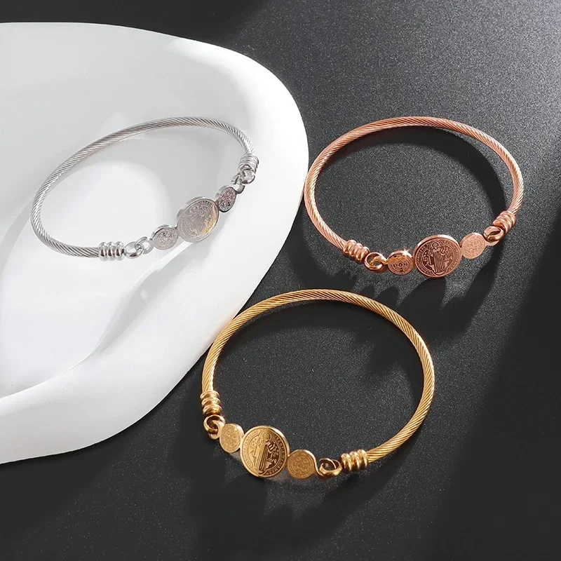 Edelstahl Saint Benito Kreuz A – Al Ain Jewelry & Watches Exhibition 2025 Bewertung und Preis